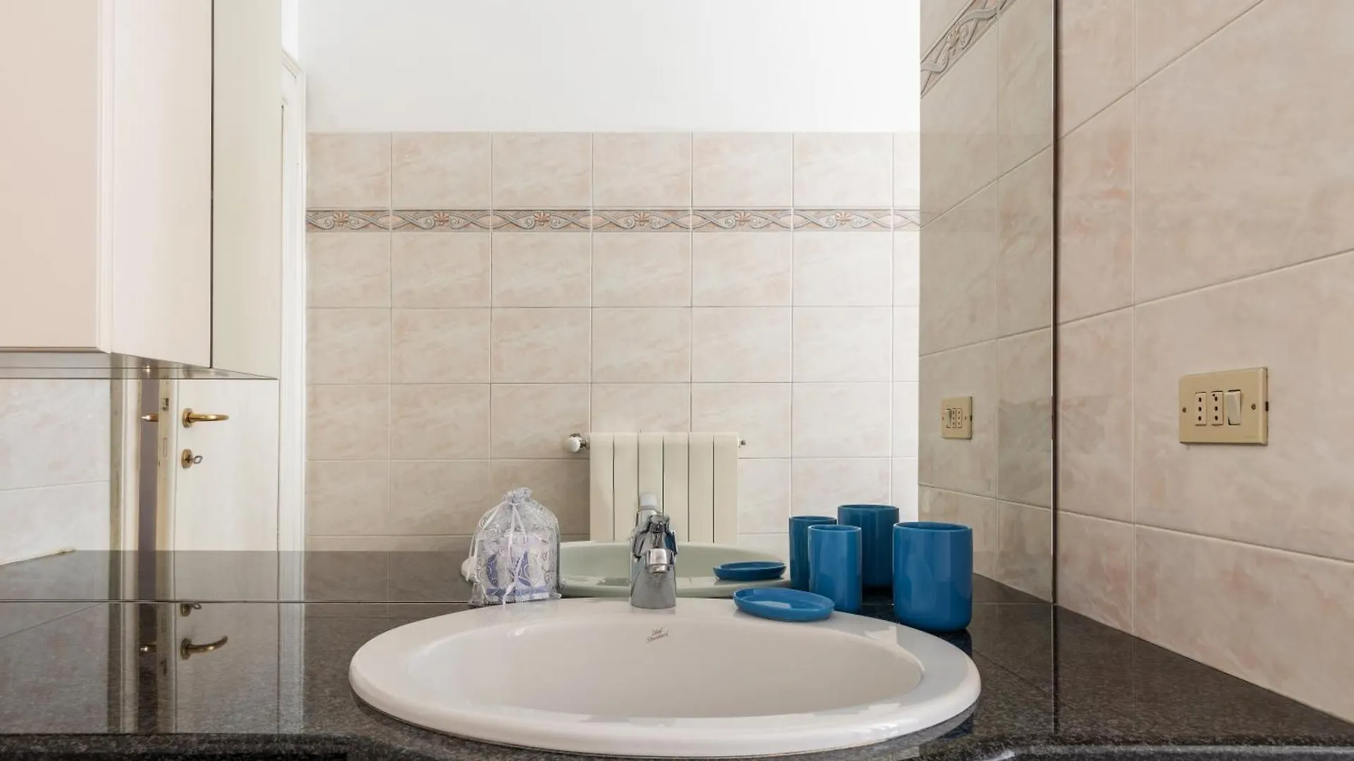 Apartment Bilocale Di Charme A Due Passi Da Pt Romana Mailand